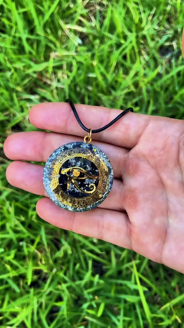 Colar-Orgonite-Olho-de-Horus-00101.webp