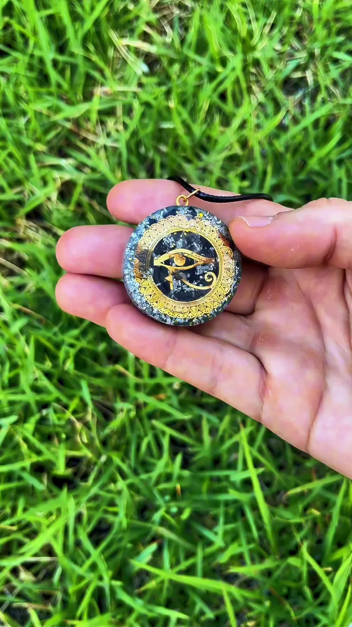 Colar-Orgonite-Olho-de-Horus-00301.webp