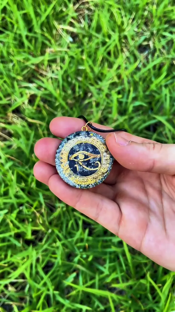 Colar-Orgonite-Olho-de-Horus-00401.webp