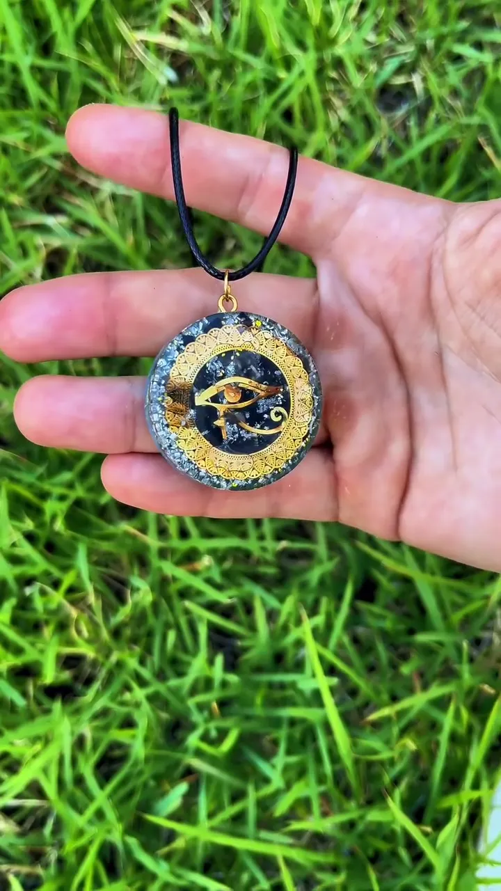 Colar-Orgonite-Olho-de-Horus-00801.webp
