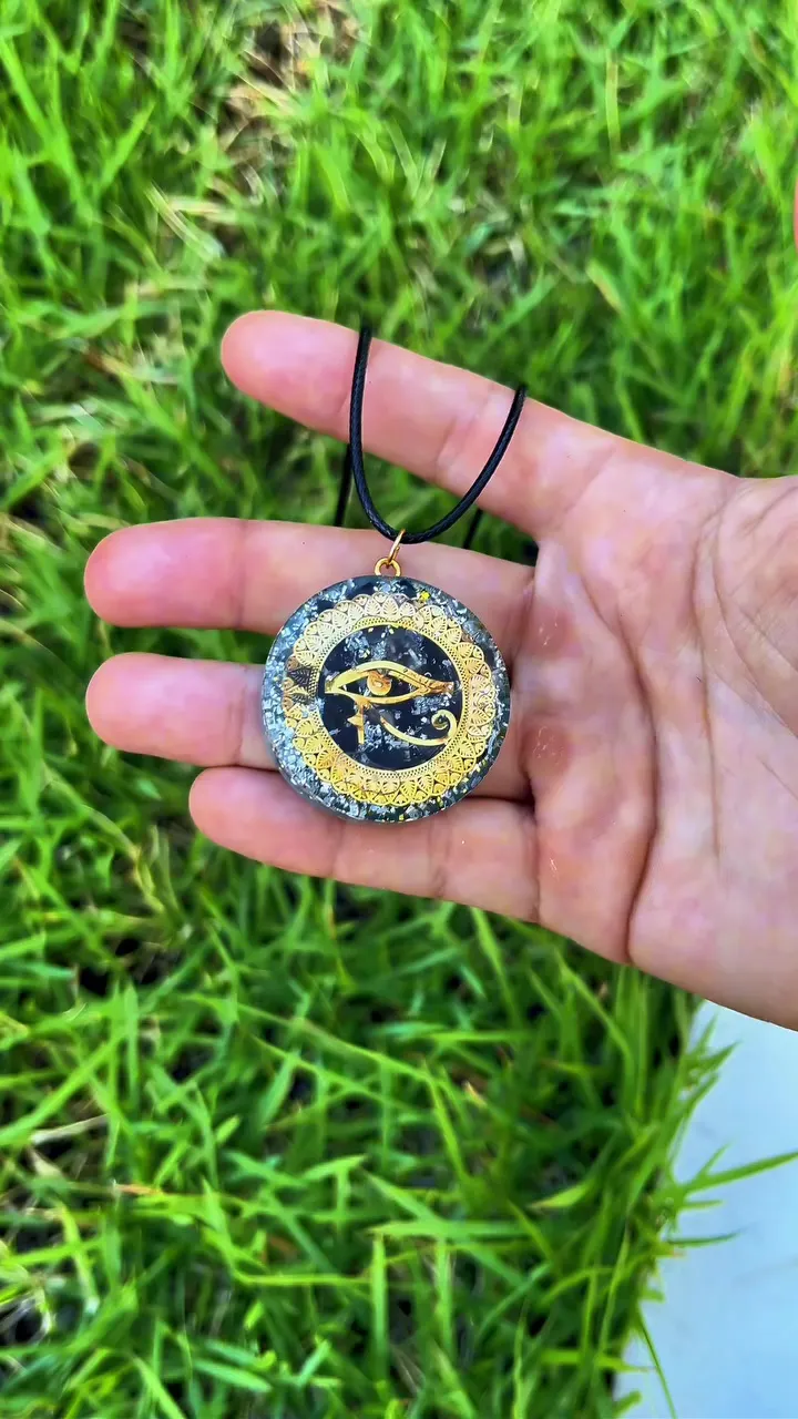 Colar-Orgonite-Olho-de-Horus-00901.webp